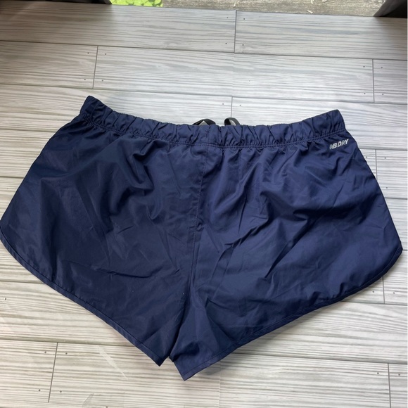 New Balance Women's Navy Running Shorts size medium - Picture 5 of 9